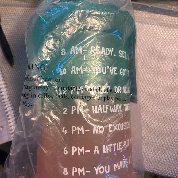 HydroMATE Water Bottle with Times to Drink BPA Free Leak Proof Handle 64 oz - Picture 6 of 6